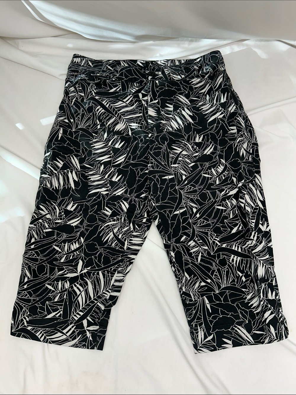White Stag Petite Tropical Capri Pants Black & White Leaf Print - Size 16 Petite
